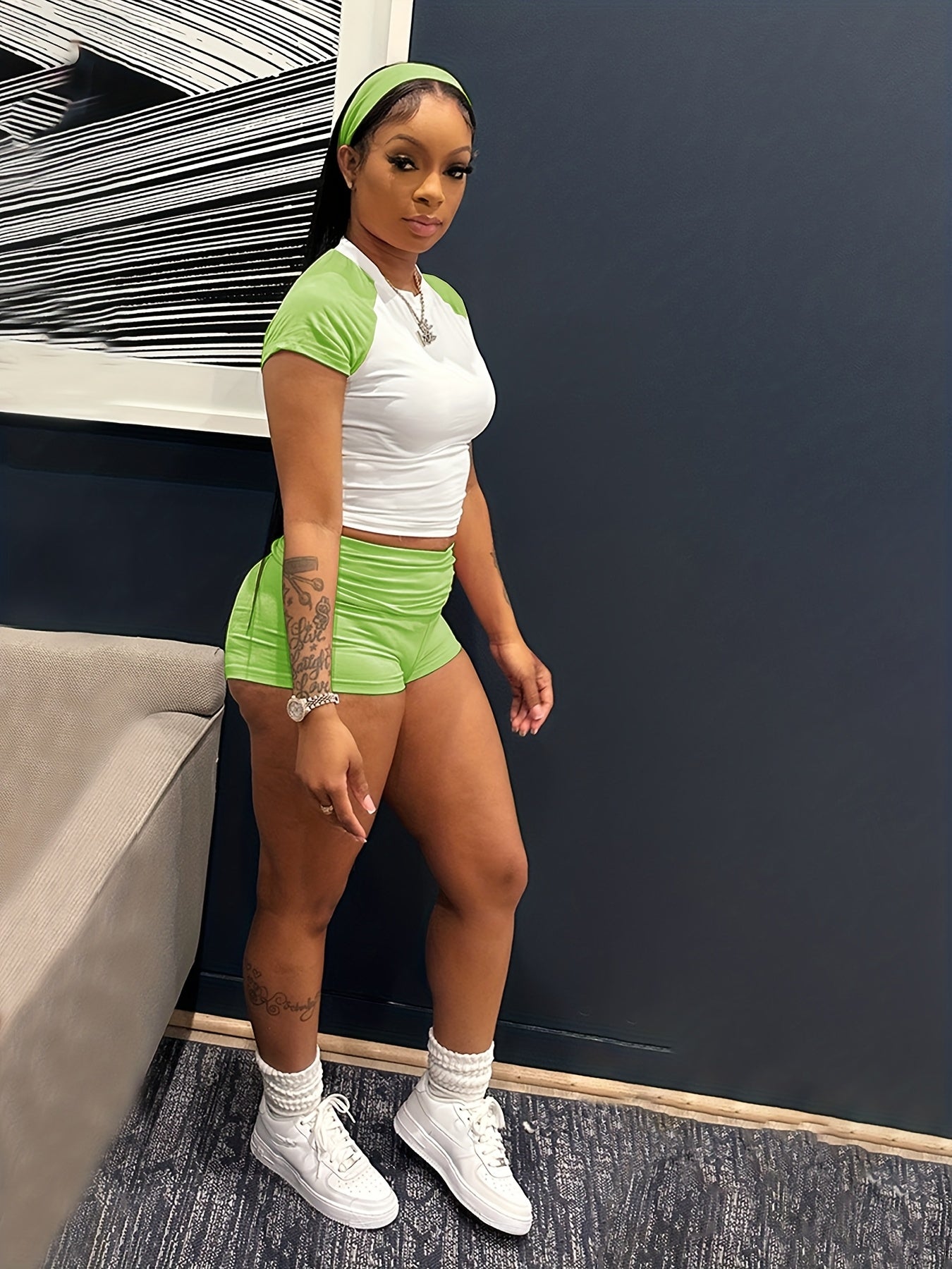 TW733 Stylish Spicy Color Block Short Sleeve Top and High-Waist Shorts Casual Set with Hair Tie