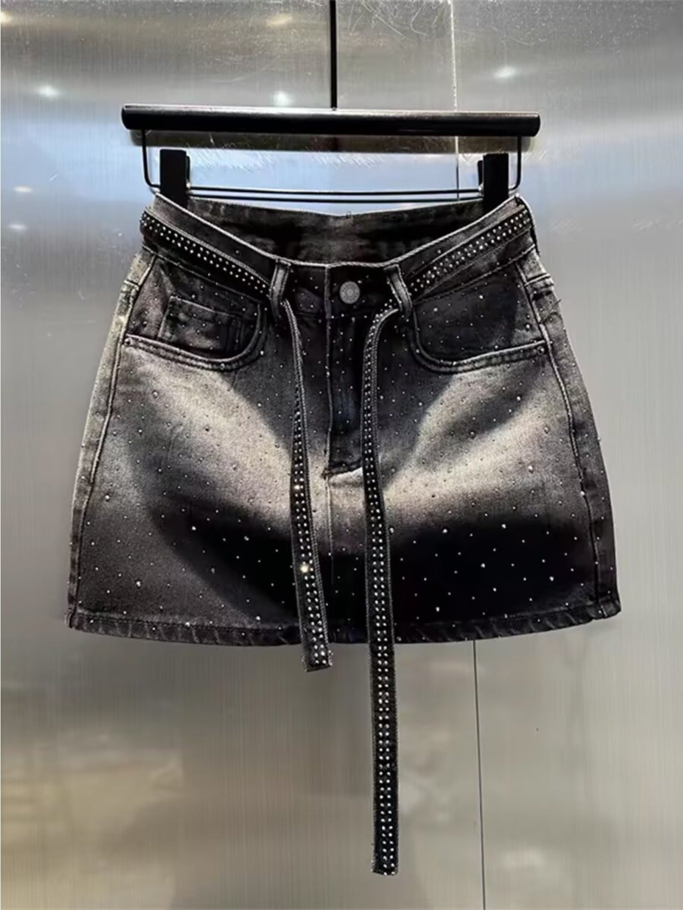 Retro Gradient Rhinestone Denim Half-Length Skirt for Women. High-Waisted And Hourglass-Shaped