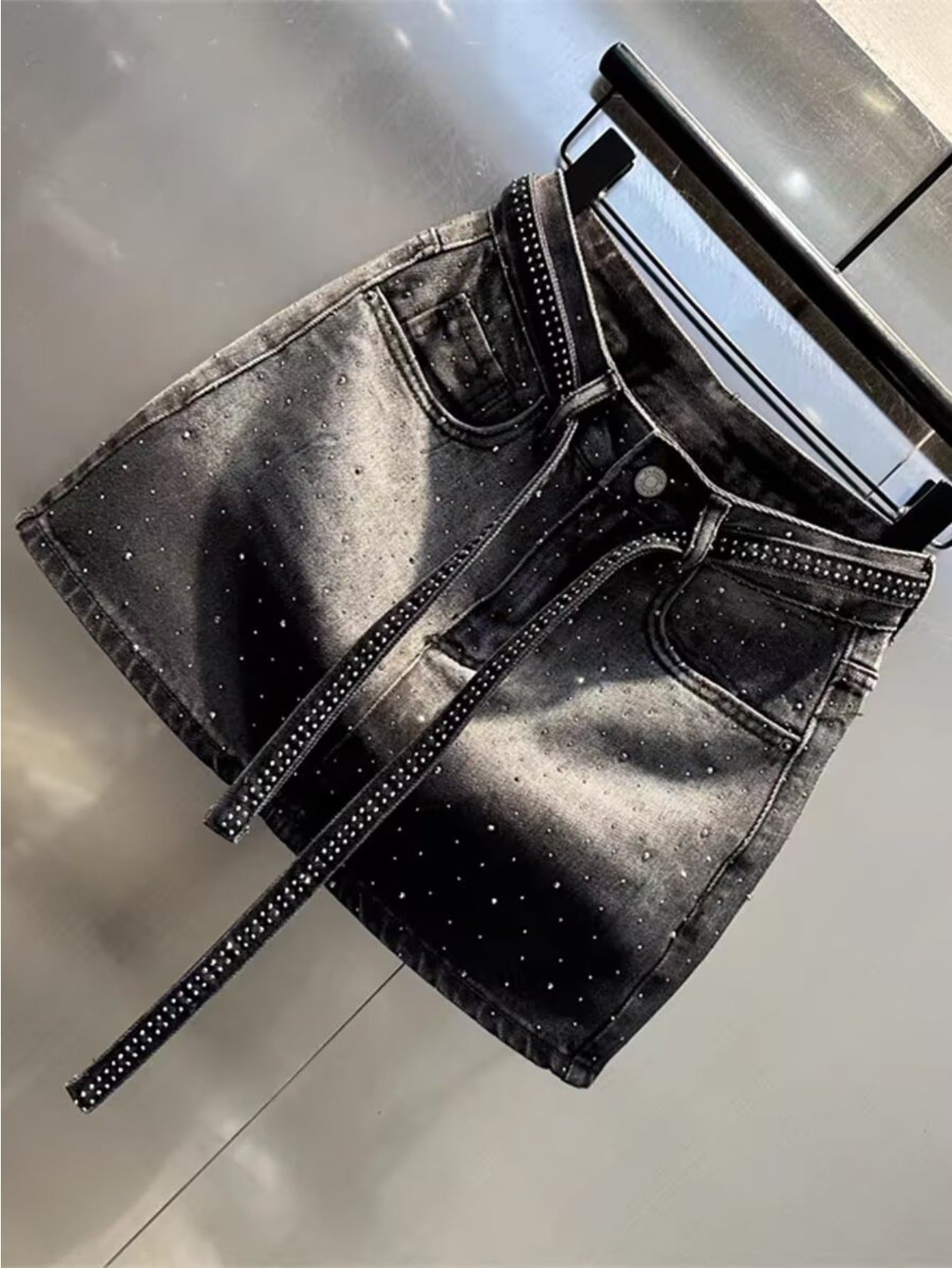 Retro Gradient Rhinestone Denim Half-Length Skirt for Women. High-Waisted And Hourglass-Shaped